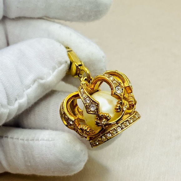 EUC Rare Juicy Couture Gold-Toned Crown w/ Large Pearl Charm - HTF - Picture 5 of 10